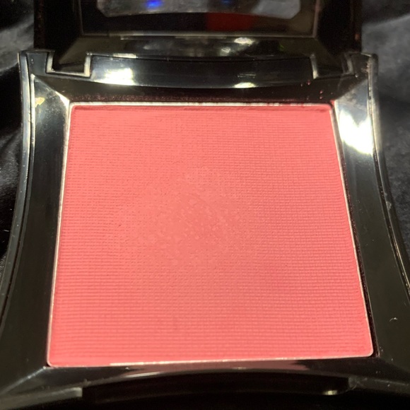 Illamasqua Powder Blush “Chased” Cool Pink shade - Picture 4 of 6